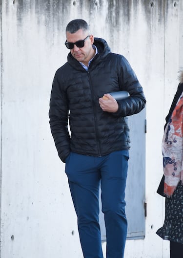El antiguo responsable de Marketing de la RFEF, Rubén Rivera, a su llegada al juicio por el ‘caso Rubiales’, en la Audiencia Nacional de San Fernando de Henares.