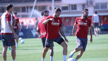 Moi Gómez, a la derecha, junto a Juan cruz, en un entrenamiento.