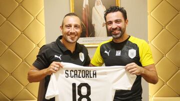Presentación de Santi Cazorla como jugador del Al-Sadd con Xavi Hernández.