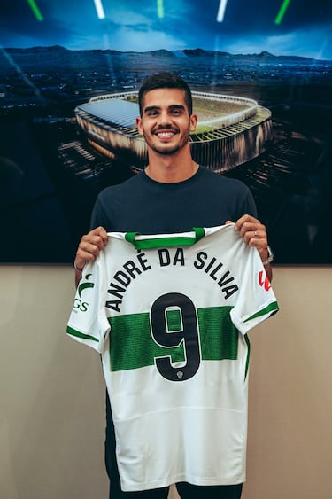 El Elche hace oficial el fichaje de André Silva: “Hay delanteros y luego, estoy yo”