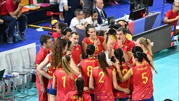 La selección femenina recibe las órdenes de Saurín,