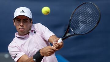 Gstaad (Switzerland), 20/07/2022.- Jaume Munar of Spain in action against Alexander Ritschard of Switzerland at the Swiss Open tennis tournament in Gstaad, Switzerland, 20 July 2022. (Tenis, España, Suiza) EFE/EPA/PETER SCHNEIDER