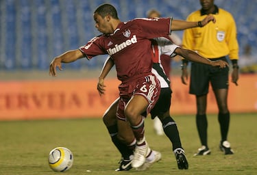 Cuando solamente tenía 13 años se incorporó a las filas del Fluminense Football Club. En el año que estuvo defendiendo la camiseta del conjunto brasileño jugó un total de 40 partidos en los que anotó seis goles y repartió siete asistencia.