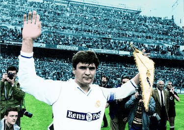 Ese mismo año, antes de finalizar la temporada, da el salto al primer equipo de la mano de Luis Molowny. El 12 de enero de 1978 está a punto de dar un vuelco a la carrera de Camacho. El defensor murciano sufre una grave lesión por una rotura del ligamento cruzado y del menisco. Está apartado durante 20 meses y es operado en dos ocasiones. A su vuelta, el de Cieza seguiría rindiendo a un gran nivel para acabar su carrera en el Real Madrid con 16 temporadas disputadas. También ejerció como entrenador en las inferiores y primer equipo.  