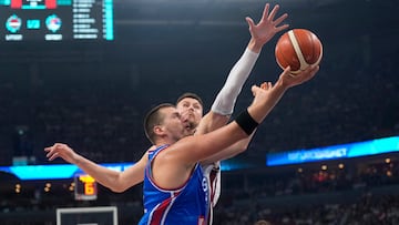 Basketball - FIBA EuroBasket 2025 - Group Phase - Latvia v Serbia - Xiaomi Arena, Riga, Latvia - August 30, 2025 Serbia's Nikola Jokic in action with Latvia's Kristaps Porzingis REUTERS/Ints Kalnins