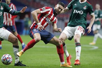 El belga ha vivido dos etapas en el club, con un periodo de un año entre medias en China. Pero siempre ha sido importante en el esquema de Simeone por su desequilibrio y uno contra uno y desde su vuelta en enero del año pasado, ha reencontrado su mejor versión. Esta temporada como carrilero izquierdo, con un gran esfuerzo defensivo, se está viendo al mejor Carrasco. Había llegado en el verano de 2015 como promesa desde el Mónaco y en su primera temporada acabó marcando en la final de la Champions. En la segunda consiguió 14 tantos en su explosión goleadora como interior izquierdo. Y, tras marcharse al Dalian Pro en febrero de 2018, volvió un año después para recuperar su hueco en el equipo.