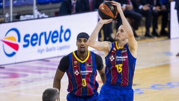 Thomas Heurtel lanza durante el Barça - Retabet Bilbao Basket.