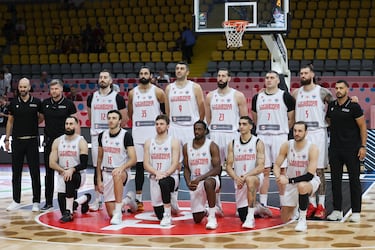 La selección de Georgia posa para la foto de plantilla.
