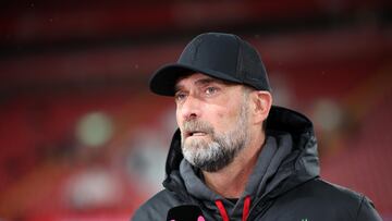 Liverpool (United Kingdom), 31/01/2024.- Liverpool's manager Jurgen Klopp gives a TV interview ahead of the English Premier League soccer match between Liverpool FC and Chelsea FC, in Liverpool, Britain, 31 January 2024. (Reino Unido) EFE/EPA/ADAM VAUGHAN EDITORIAL USE ONLY. No use with unauthorized audio, video, data, fixture lists, club/league logos, 'live' services or NFTs. Online in-match use limited to 120 images, no video emulation. No use in betting, games or single club/league/player publications.