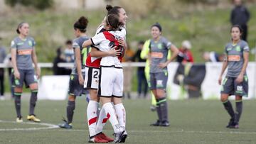 El Rayo Vallecano celebra su importante victoria ante la Real Sociedad.