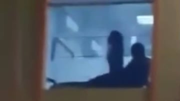 Un fan de Pokémon Go ‘caza’ a una pareja teniendo sexo en la oficina.