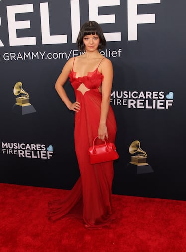 Mikayla Geier posa en la alfombra roja de los Grammy 2025 en el Crypto.com Arena situado en la ciudad de Los Ángeles, en California.