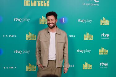 El exdirector de 'Socialité' estará al frente de la emisión de 'La familia de la tele' en RTVE Play mientras en TVE se sucede 'Valle Viejo' y 'La promesa'.