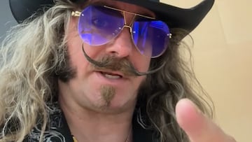 Richie Jackson sale del armario como sólo él sabe hacerlo
