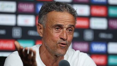 ATLANTA, GEORGIA - JULY 04: Manager Luis Enrique of Paris Saint-Germain speaks to the media during a press conference ahead of their FIFA Club World Cup 2025 match 59 between Paris Saint-Germain and FC Bayern M�nchen at Mercedes-Benz Stadium on July 04, 2025 in Atlanta, Georgia. Kevin C. Cox/Getty Images/AFP (Photo by Kevin C. Cox / GETTY IMAGES NORTH AMERICA / Getty Images via AFP)
