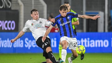La Spezia (Italy), 10/03/2023.- Inter's Nicolo Barella is fouled by Spezia's Szymon Zurkowski during the italian soccer Serie A match Spezia Calcio vs Inter - FC Internazionale at the Alberto Picco stadium in La Spezia, Italy, 10 March 2023. (Italia) EFE/EPA/FABIO FAGIOLINI