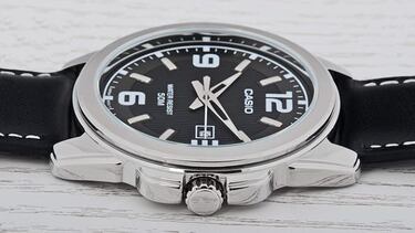 Casio revoluciona la moda masculina con este reloj analógico sencillo a la par que elegante