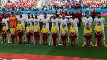 Los jugadores de Irán, momentos antes de escuchar el himno de su país en el partido de su debut en este Mundial de Rusia ante Marruecos.