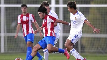 Una imagen del derbi entre Atlético y Real Madrid en la primera jornada del grupo 5 de la División de Honor de Juveniles.