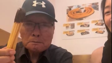 Acude con su abuelo coreano a comer churros por primera vez y no puede creer lo que se encuentra: “No volvéis”