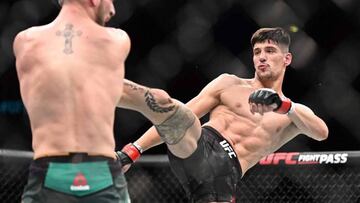 Joel Álvarez durante un combate.