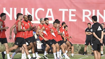 Los jugadores del Sevilla, en el primer entrenamiento.