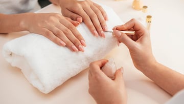 Adiós a este esmalte de uñas: esta es la nueva normativa europea que entra en vigor el 1 de septiembre