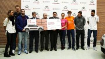 Foto de familia del acto de Citroën, la Euroliga, el CSD y la Fundación Bobath.