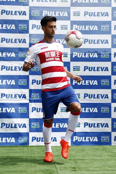 Canterano del Real Madrid, estuvo en el club blanco entre 2005 y 2009. En el Granada jugó una temporada, la 16-17.