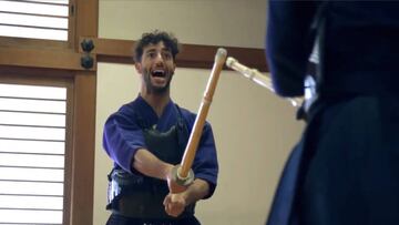 Los pilotos de Red Bull se pasan al Kendo: ¡vaya caras ponen!