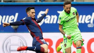 GRAF3994. EIBAR, 09/12/2018.- El defensa portugués del Eibar Paulo Andre Rodrigues de Oliveira, y el centrocampista del Levante jose luis morales José Luis Morales (d), durante el partido de LaLiga Santander correspondiente a la decimoquint