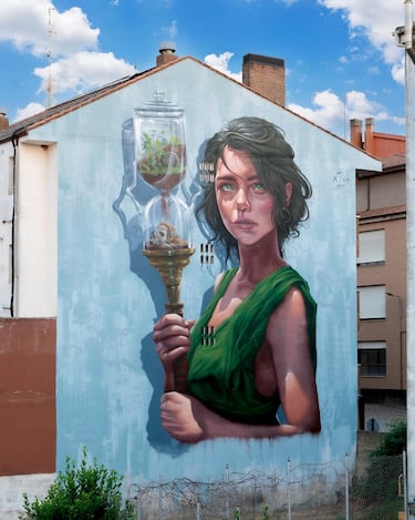 Este mural creado para el festival Art Aero Rap en agosto de 2024 está ubicado en la calle Juan Carlos I Rey, nº 30 de La Bañeza, León.