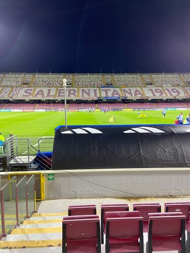 Balones de Oro en un estadio caótico