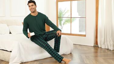 Este pijama de cuadros para hombre es ideal para combatir el frío