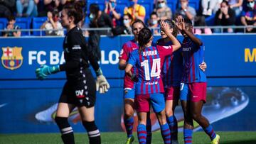 El Barcelona celebra uno de los goles ante la desesperación de Adriana.