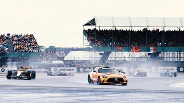 Oscar Piastri tras el safety car durante el Gran Premio de Gran Bretaña de Fórmula 1 disputado en el circuito de Silverstone.
