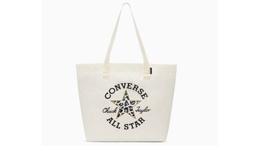 Ahorra un 40% en zapatillas y ropa en el Black Friday de Converse