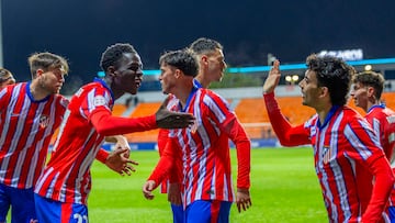 Los jugadores del Atlético B celebran un gol en el partido ante el Intercity.