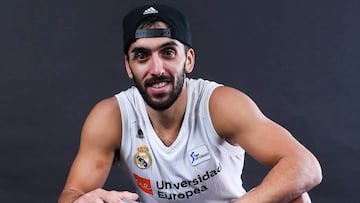 21/06/19 SESION DE FOTOS DE LOS JUGADORES DEL REAL MADRID DE BALONCESTO DESPUES DE CONQUISTAR LA LIGA ENDESA ACB CON EL TROFEO COPA Y EL TROFEO DE MVP
FACU CAMPAZZO CAMPEONES LIGA ENDESA ACB 2019