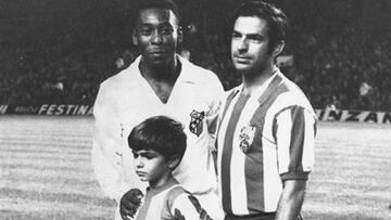 Pelé junto a Rivilla y a su hijo en septiembre de 1969.