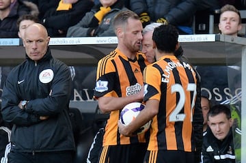 El entrenador del Newcastle, Alan Pardew, le dio un cabezazo a Meyler, jugador del Hull City, en un partido de la Premier League en 2014, después de que el futbolista buscase un balón con efusividad para tratar de reanudar el juego con rapidez. El técnico fue expulsado y sancionado económicamente.