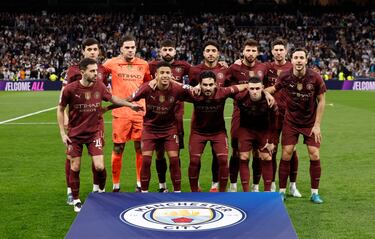 Once inicial del Manchester city. Khusanov, Ederson, Gvardiol, Marmoush, Ruben Dias, Stones, Bernardo Silva, Sávio, Gündogan, Foden y Nico González.