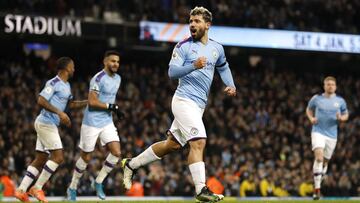 Agüero celebra su gol.