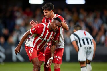 Pocas veces pasa, pero esta vez fue así. Otero hizo un hat-trick, que, sin embargo, no sirvió para sumar puntos para un Sporting que sigue sin amarrar la salvación matemática. El colombiano marcó dos tantos de jugada y otro de penalti.
