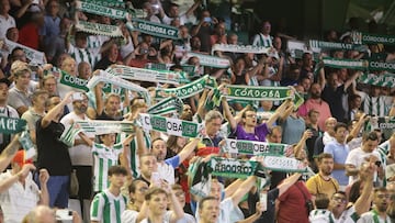 Aficionados del Córdoba en las gradas de El Arcángel