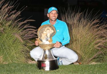 El Masters de Golf de Qatar otorga este voluminoso trofeo a su ganador en honor al pasado del país, pues antes de descubrir sus reservas de gas y petróleo, el negocio de las perlas era la industria más importante de Qatar.
