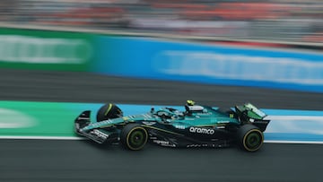 Formula One F1 - Dutch Grand Prix - Circuit Zandvoort, Zandvoort, Netherlands - August 29, 2025 Aston Martin's Fernando Alonso during practice REUTERS/Christian Hartmann