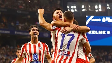 Varios futbolistas rojiblancos celebran el gol ante el Espanyol en el primer encuentro liguero.