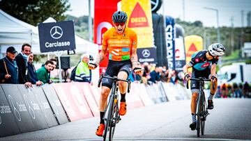 Azparren celebra su victoria en la segunda etapa de la Vuelta a Alentejo.