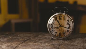 Cambio de hora del 25 octubre: ¿Se adelanta o se atrasa el reloj hoy? ¿Se duerme más o menos?
